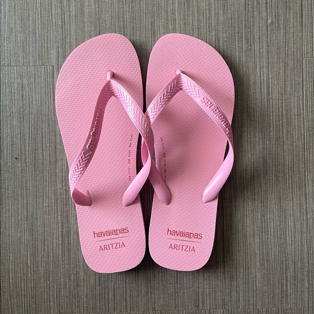 Aritzia X Havaianas